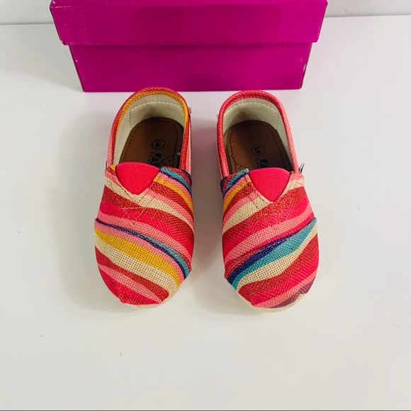 Brand New Girls Red Multi Flats - Picture 3 of 6